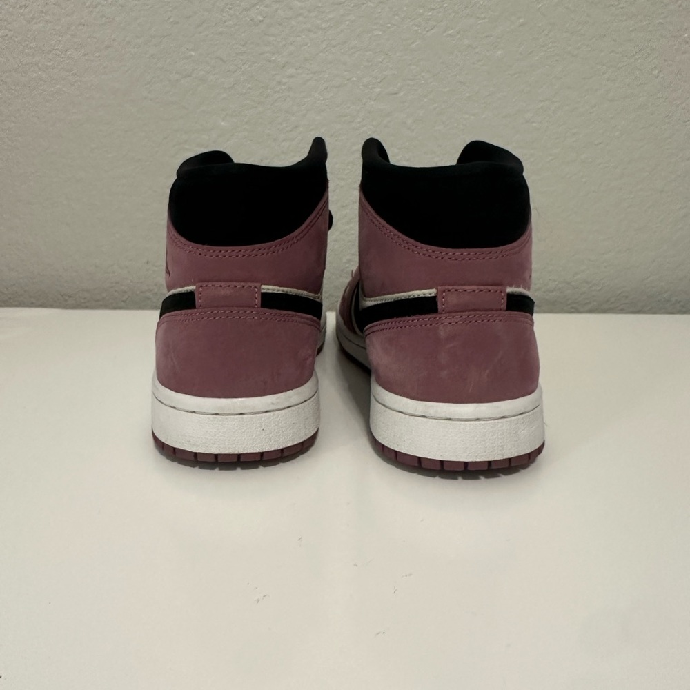 Jordan 1 in Mauve and Black - Picture 4 of 6